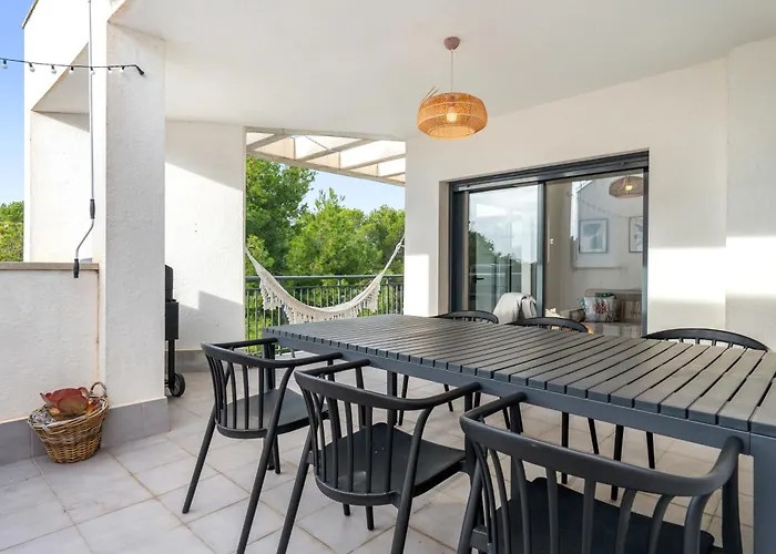Casa شقة كالافات